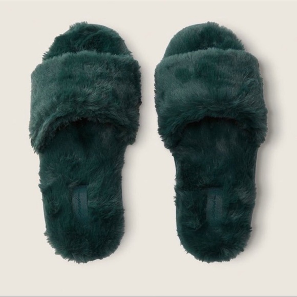 Victoria Secrets Pink Faux Fur Slippers
Small - Picture 5 of 5